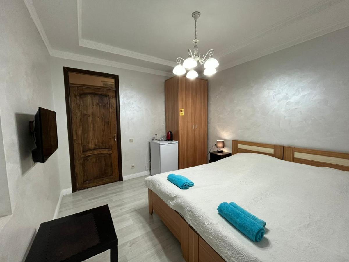 Guest House Esma Suchumi Zewnętrze zdjęcie