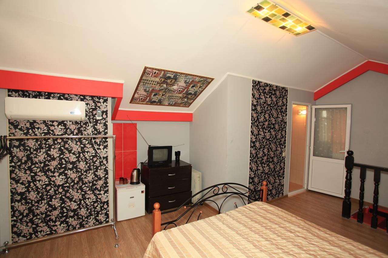 Guest House Esma Suchumi Zewnętrze zdjęcie