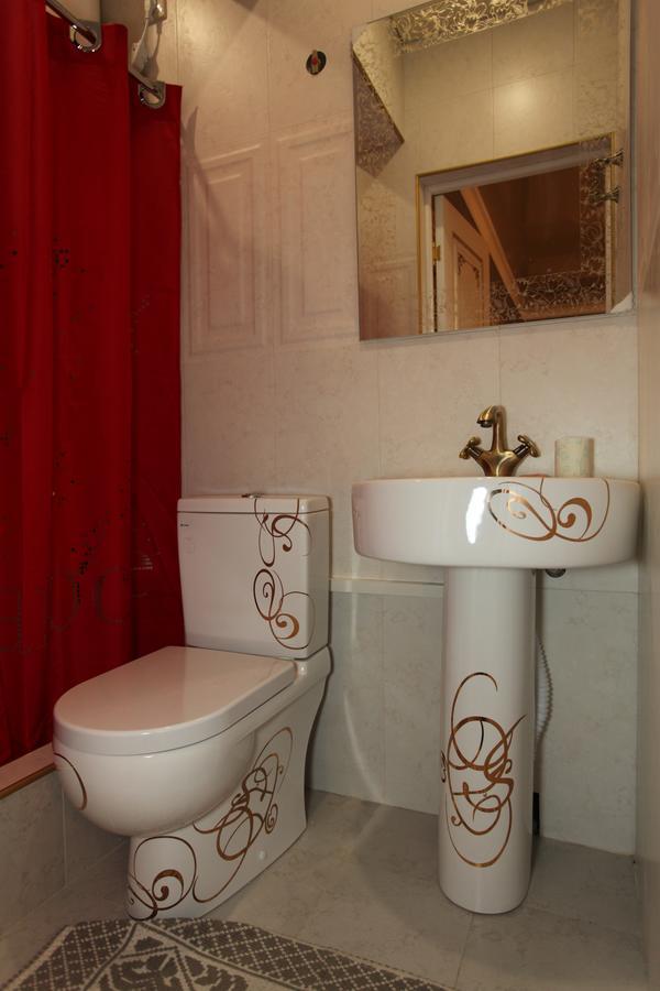 Guest House Esma Suchumi Zewnętrze zdjęcie