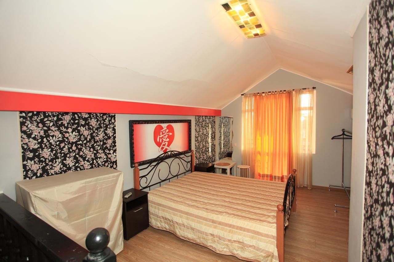Guest House Esma Suchumi Zewnętrze zdjęcie