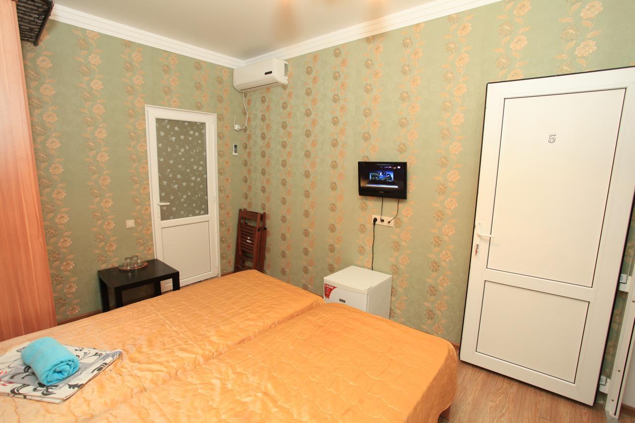 Guest House Esma Suchumi Zewnętrze zdjęcie