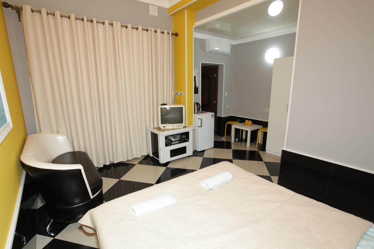 Guest House Esma Suchumi Zewnętrze zdjęcie