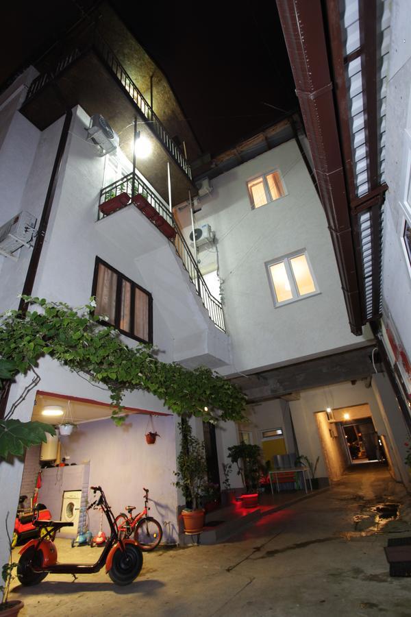 Guest House Esma Suchumi Zewnętrze zdjęcie